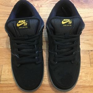 Nike SB Dunk Pro Low  Black on Black Size 8.5